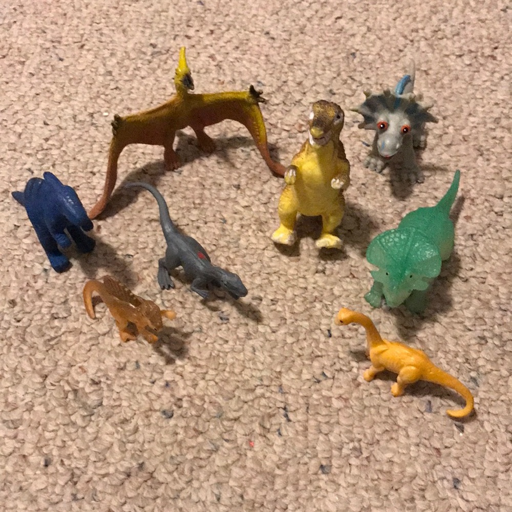 ☘️2 for $10 Sale☘️Dinosaur Figurines 8pieced total